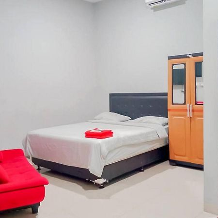 Mahkota Residence Mitra Reddoorz Karawang Extérieur photo