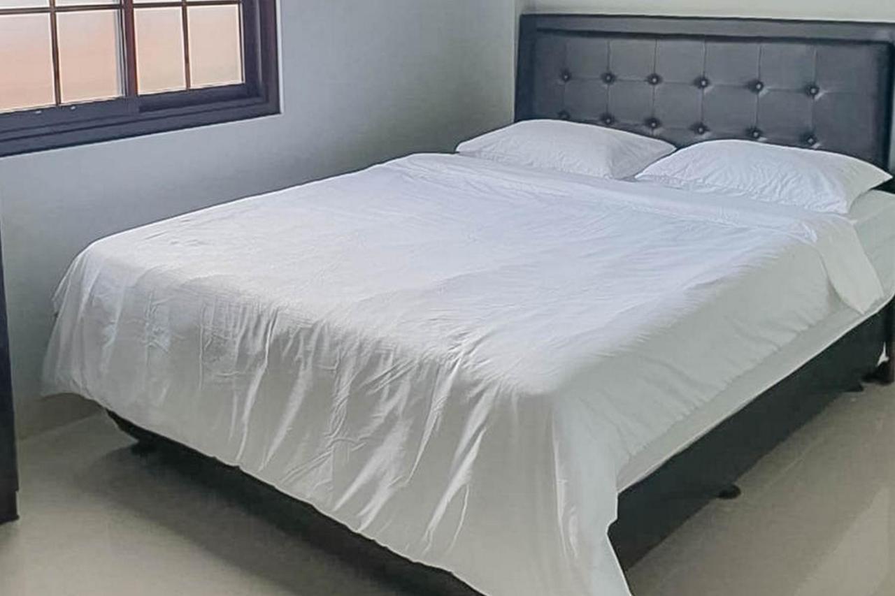 Mahkota Residence Mitra Reddoorz Karawang Extérieur photo