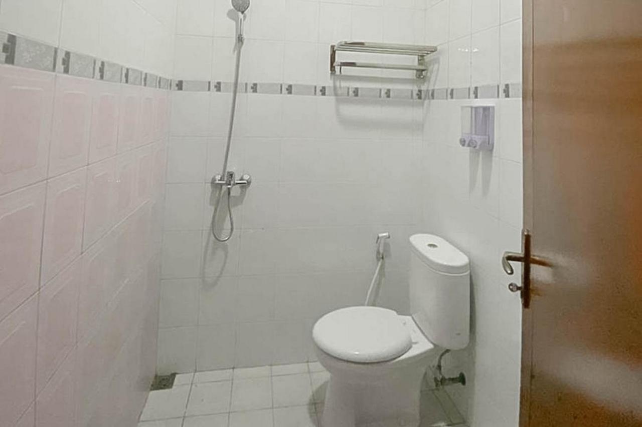 Mahkota Residence Mitra Reddoorz Karawang Extérieur photo