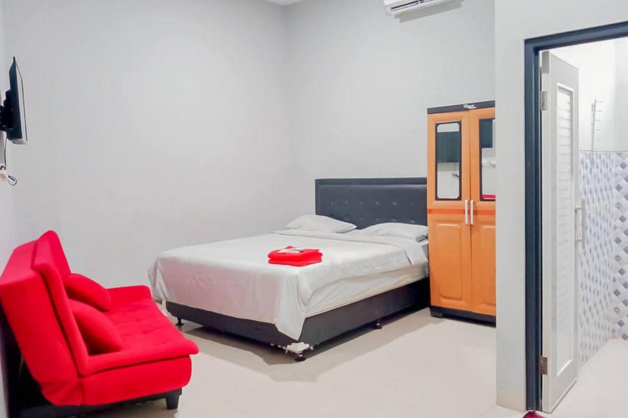 Mahkota Residence Mitra Reddoorz Karawang Extérieur photo